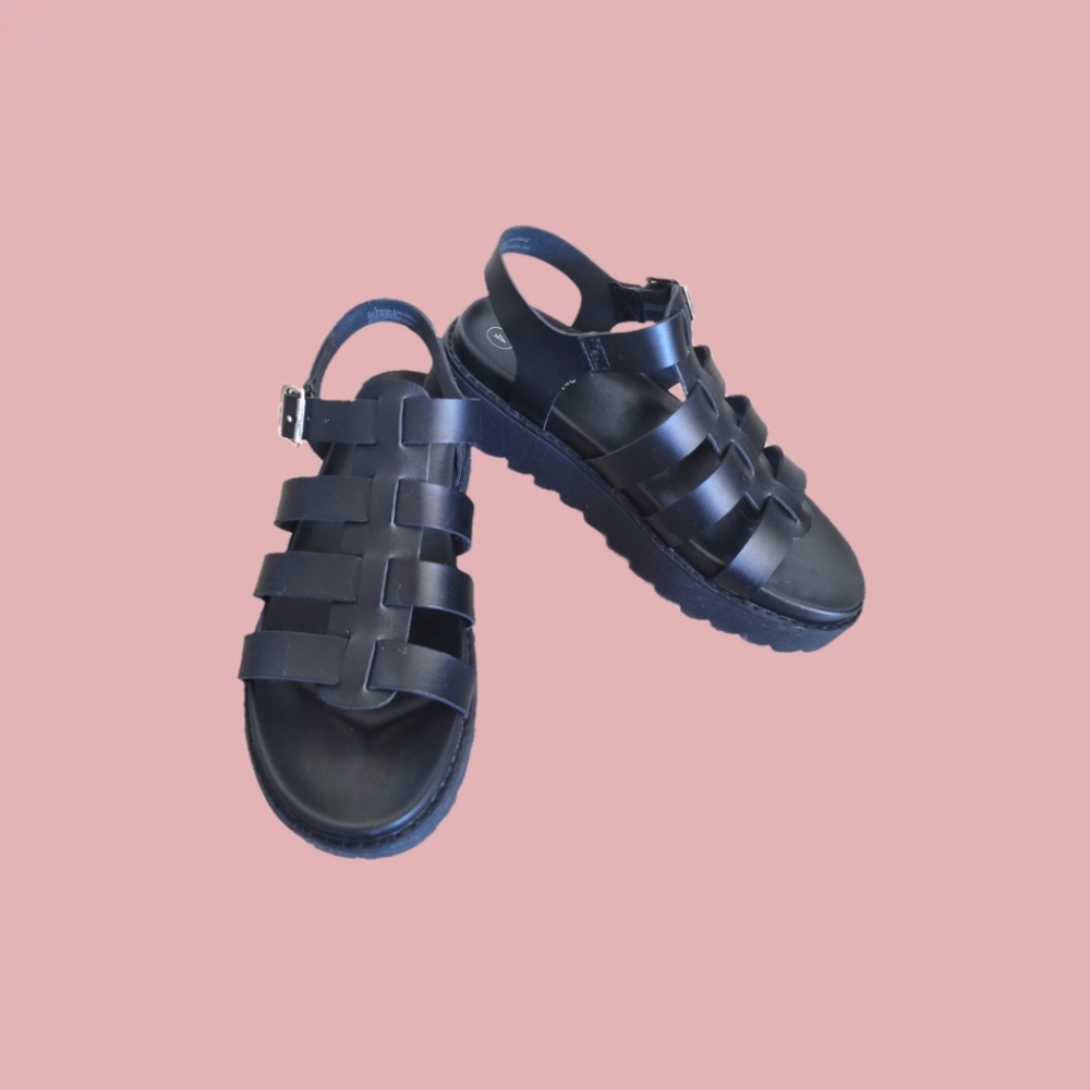 Art Class Girls' 90s Vibe Black Fisherman Platform Sandals 4Y/5.5W
